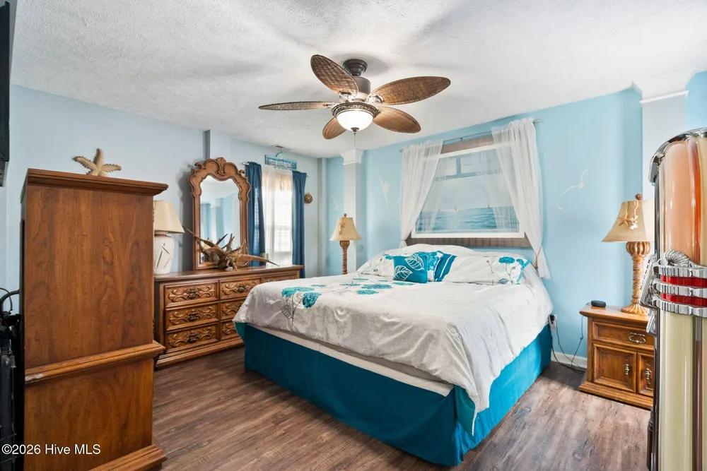 110 Palm Breeze Dr, Carolina Beach, NC 28428