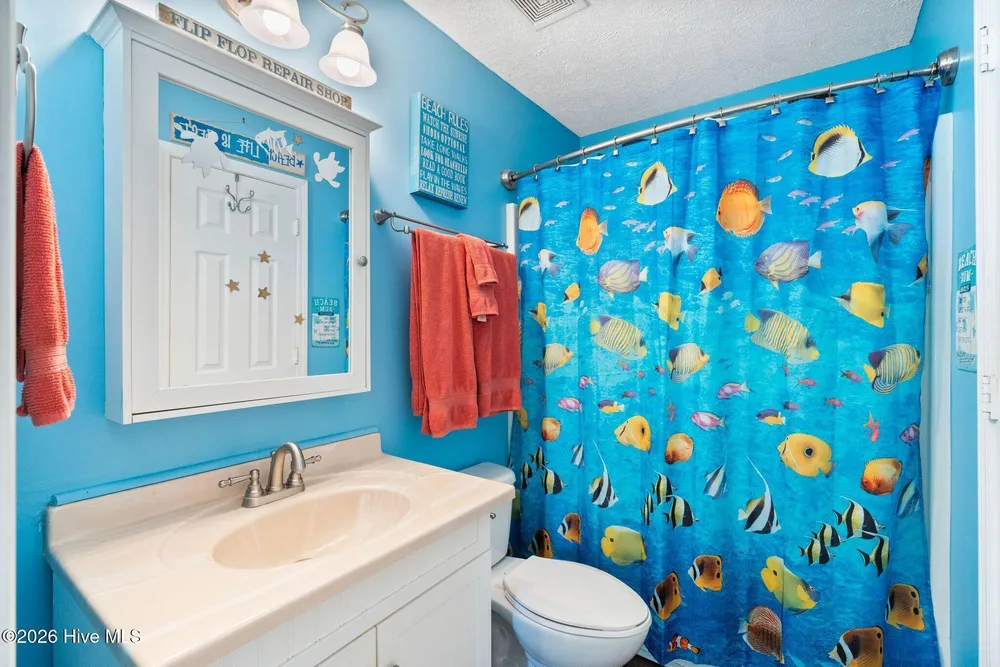 110 Palm Breeze Dr, Carolina Beach, NC 28428