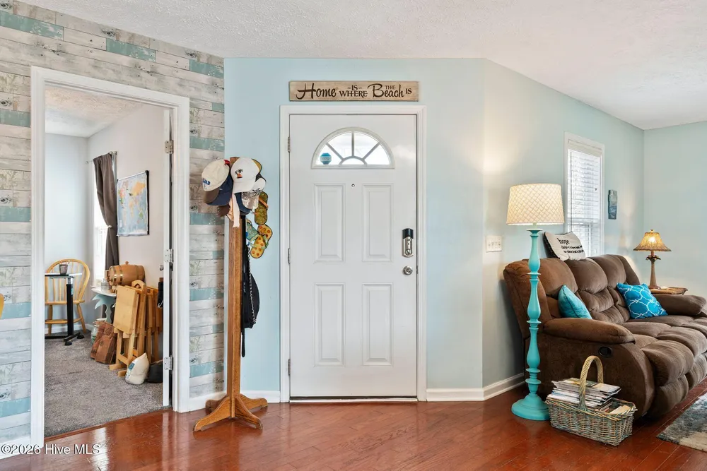 110 Palm Breeze Dr, Carolina Beach, NC 28428