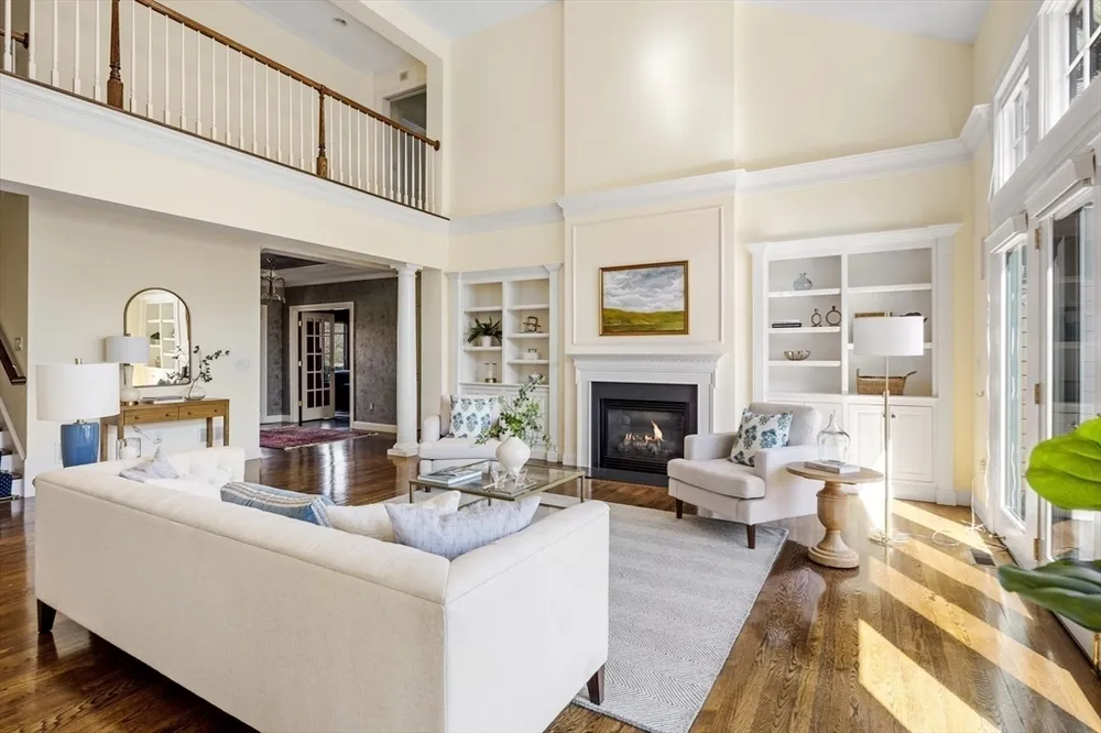 71 Clubhouse Dr, Hingham, MA 02043