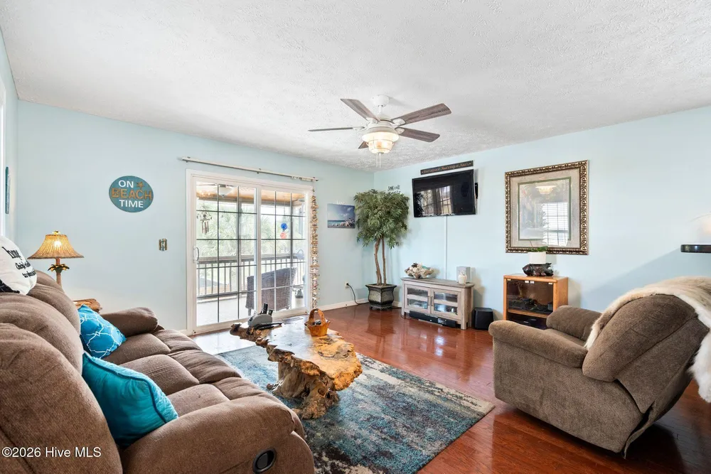 110 Palm Breeze Dr, Carolina Beach, NC 28428