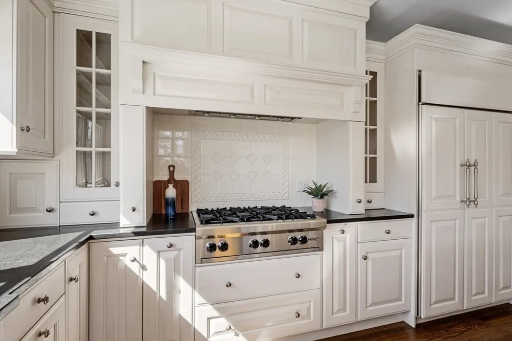 71 Clubhouse Dr, Hingham, MA 02043