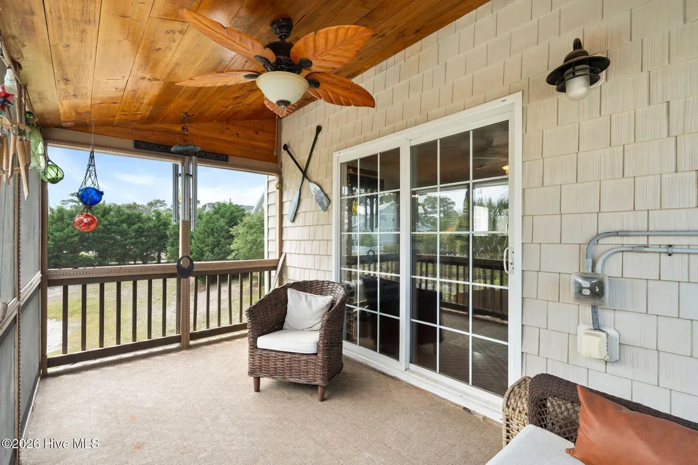 110 Palm Breeze Dr, Carolina Beach, NC 28428