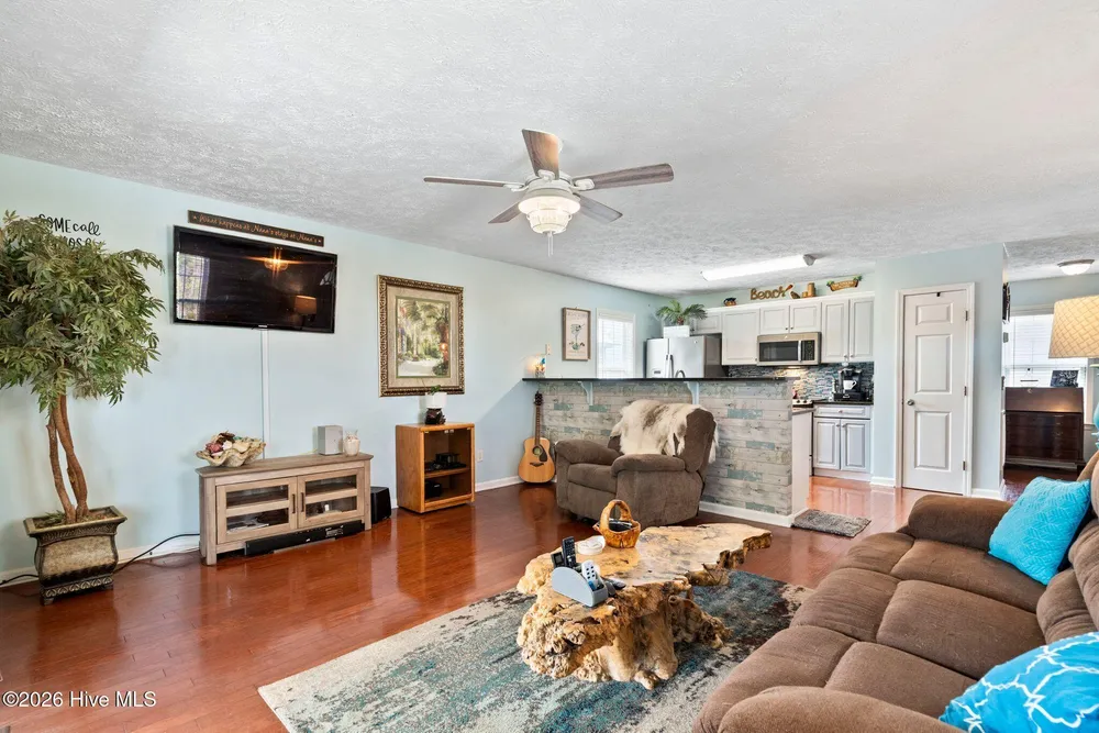 110 Palm Breeze Dr, Carolina Beach, NC 28428