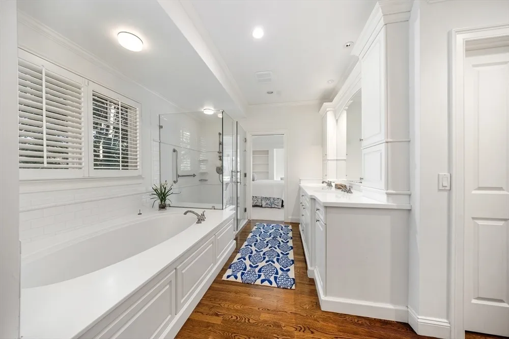 71 Clubhouse Dr, Hingham, MA 02043