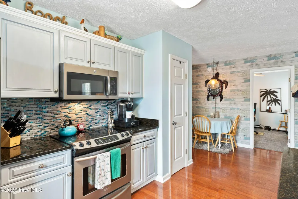 110 Palm Breeze Dr, Carolina Beach, NC 28428