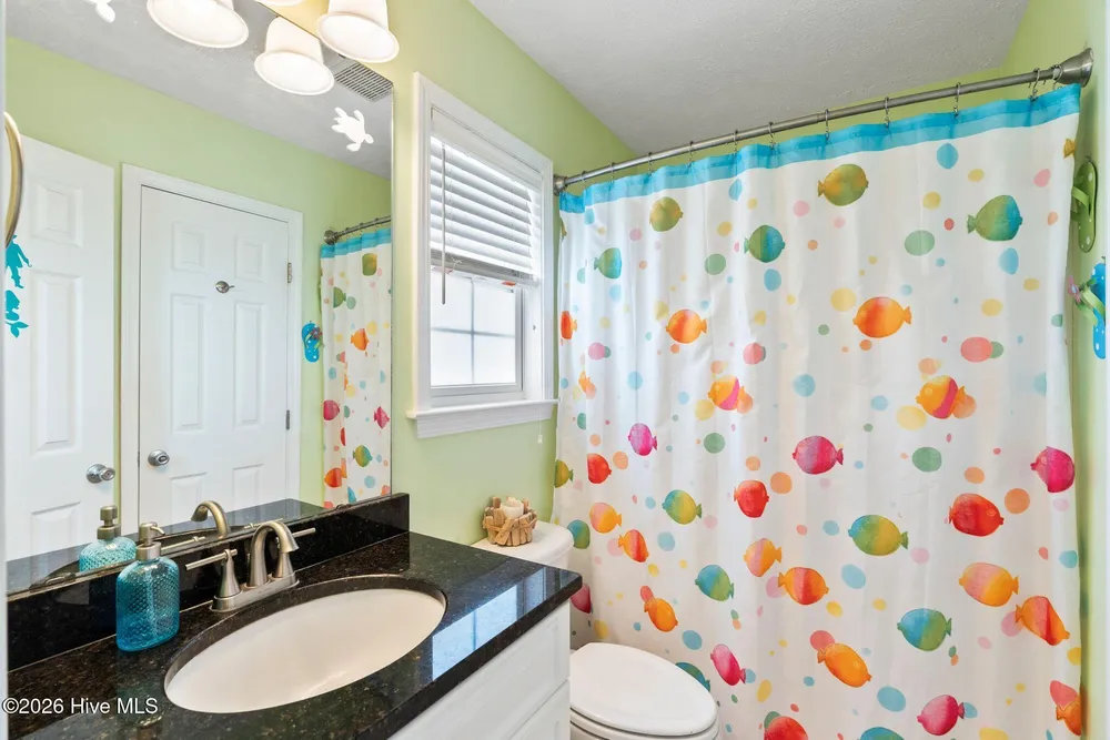 110 Palm Breeze Dr, Carolina Beach, NC 28428