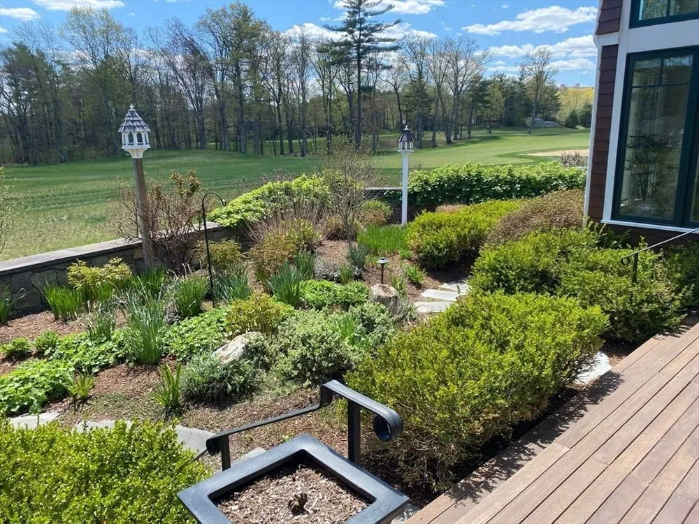71 Clubhouse Dr, Hingham, MA 02043