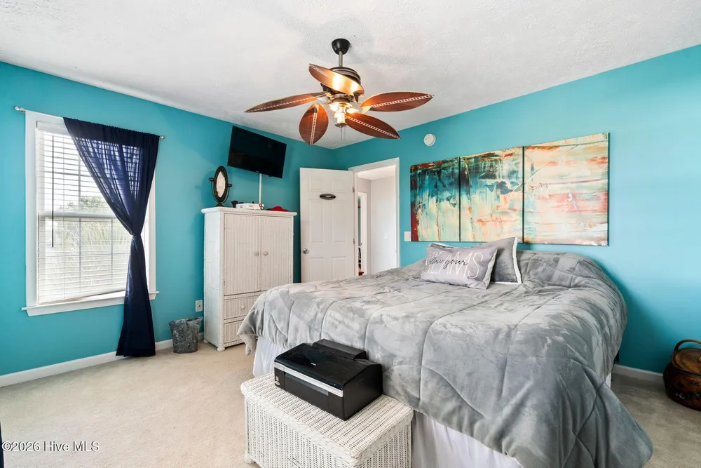 110 Palm Breeze Dr, Carolina Beach, NC 28428