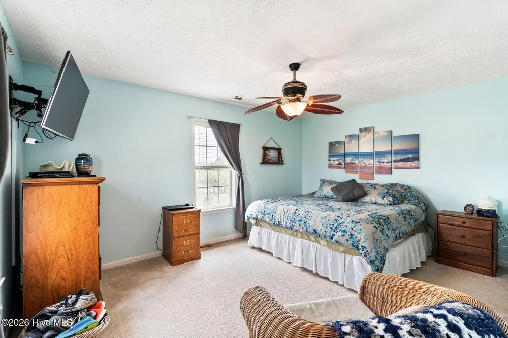 110 Palm Breeze Dr, Carolina Beach, NC 28428