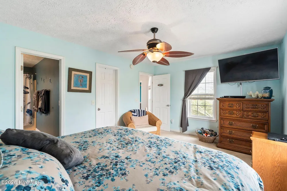 110 Palm Breeze Dr, Carolina Beach, NC 28428