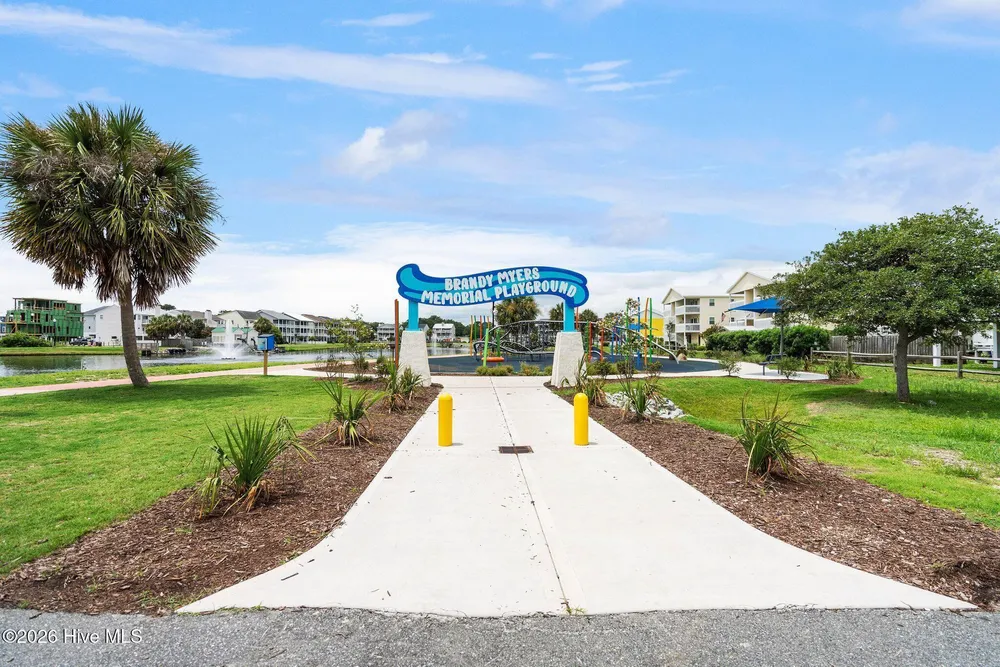 110 Palm Breeze Dr, Carolina Beach, NC 28428