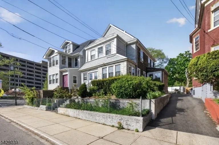 127 Lyons Ave, Newark, NJ 07112