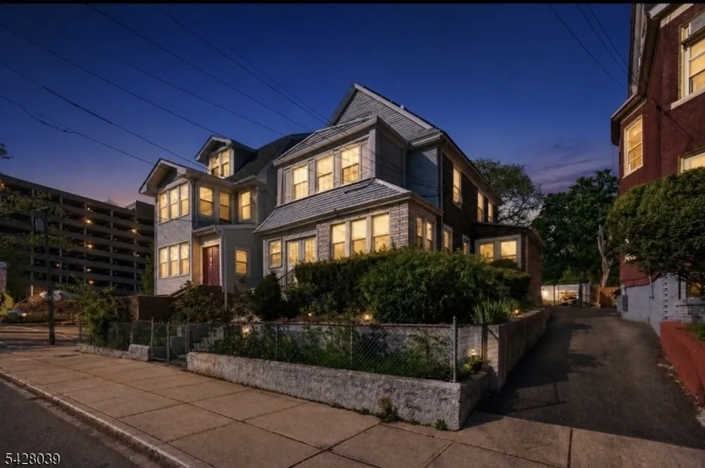 127 Lyons Ave, Newark, NJ 07112