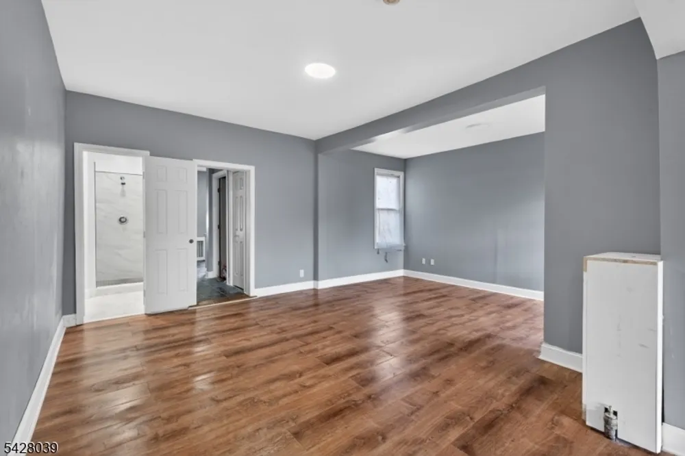 127 Lyons Ave, Newark, NJ 07112