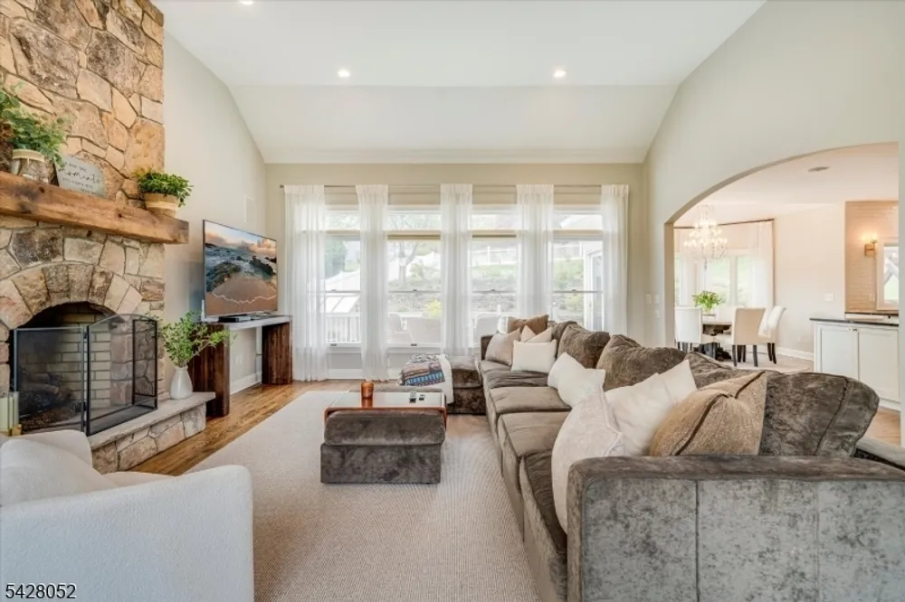 17 Spencer Dr, Morristown, NJ 07960