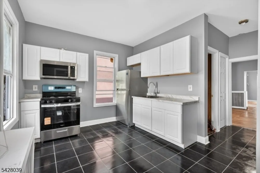 127 Lyons Ave, Newark, NJ 07112