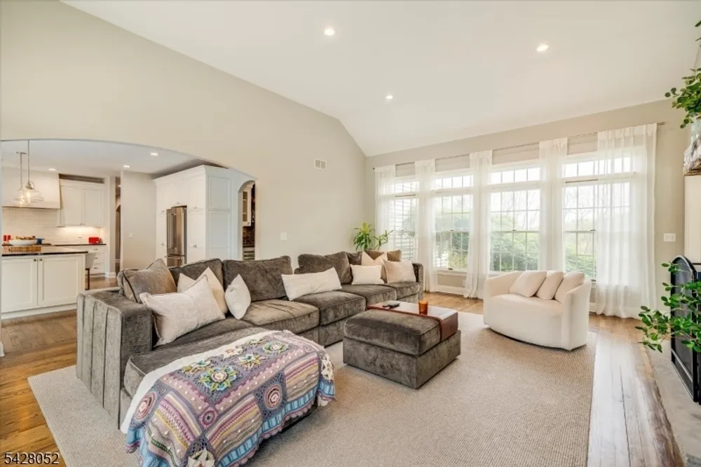 17 Spencer Dr, Morristown, NJ 07960
