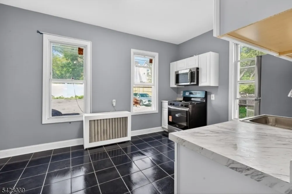 127 Lyons Ave, Newark, NJ 07112