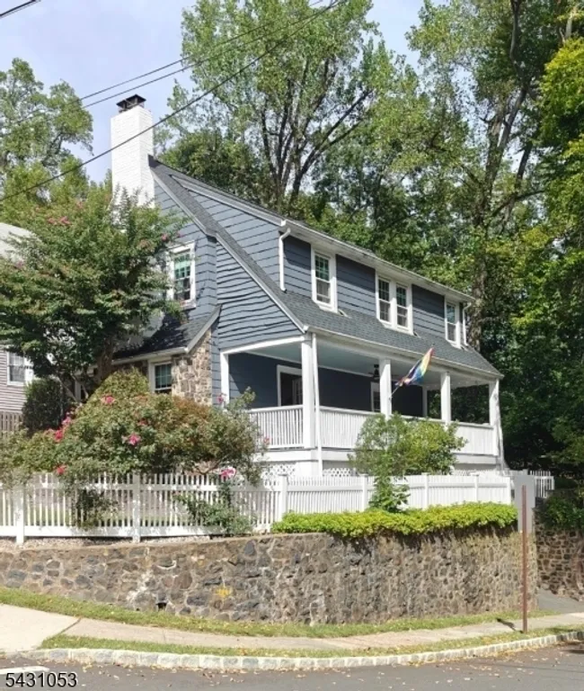 1 Oakridge Rd, West Orange, NJ 07052