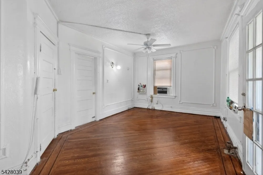 127 Lyons Ave, Newark, NJ 07112