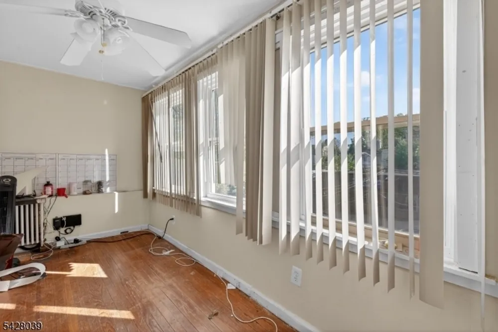 127 Lyons Ave, Newark, NJ 07112