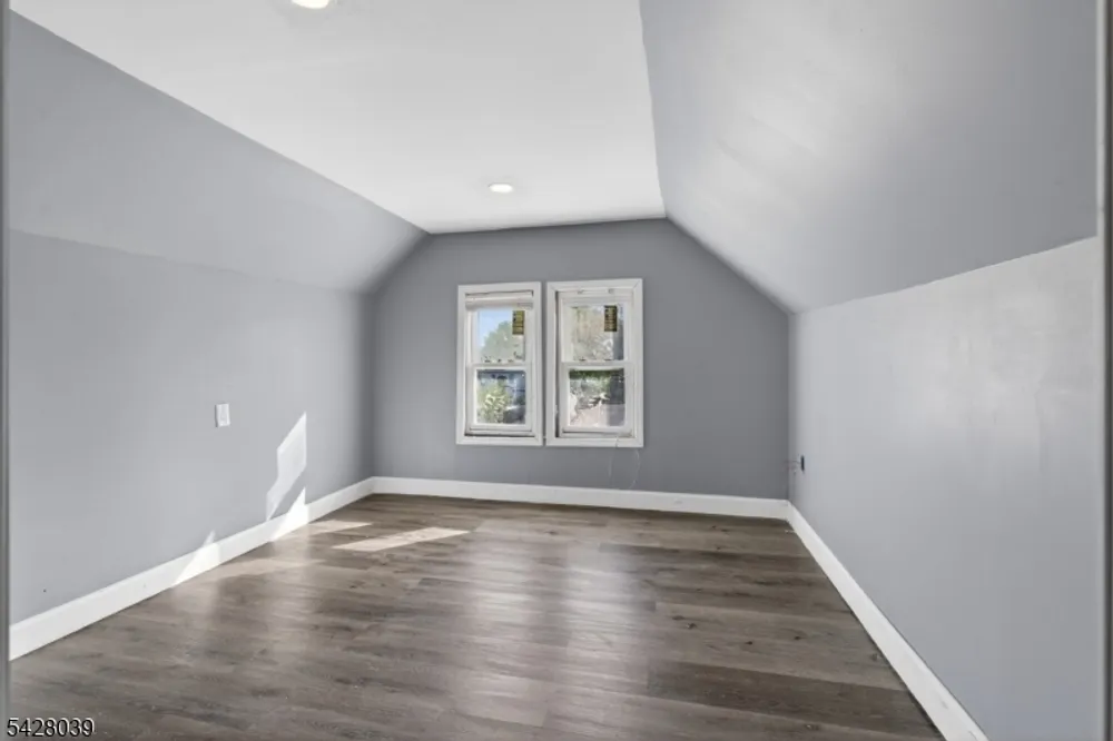 127 Lyons Ave, Newark, NJ 07112