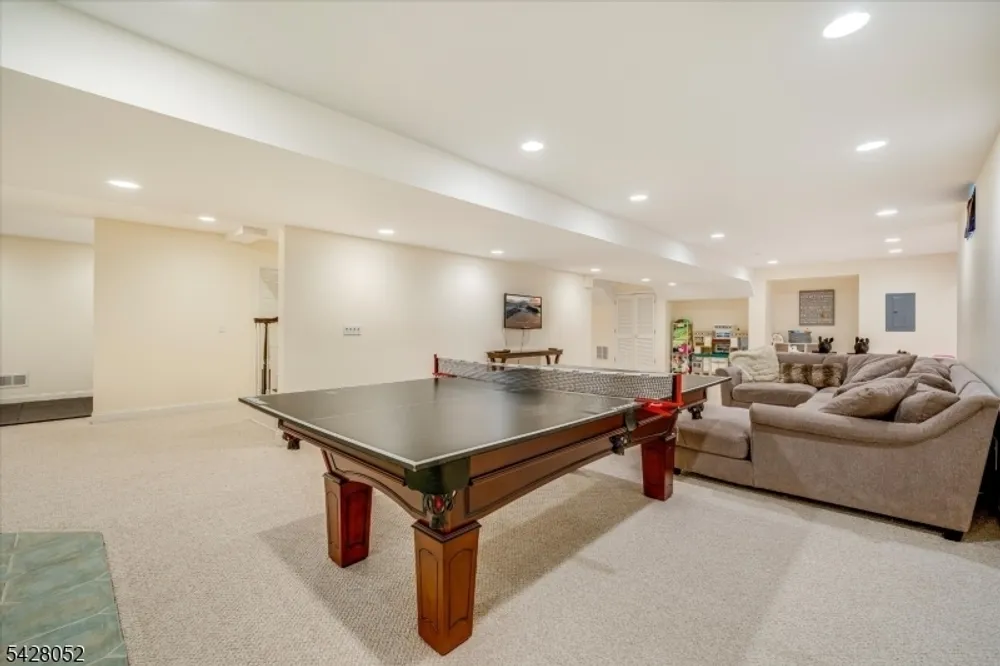 17 Spencer Dr, Morristown, NJ 07960