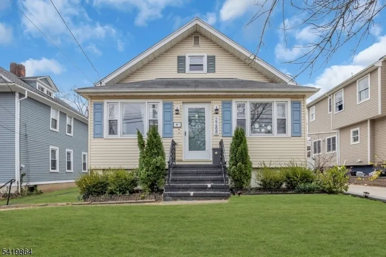 2288 North Ave, Scotch Plains, NJ 07076-4526