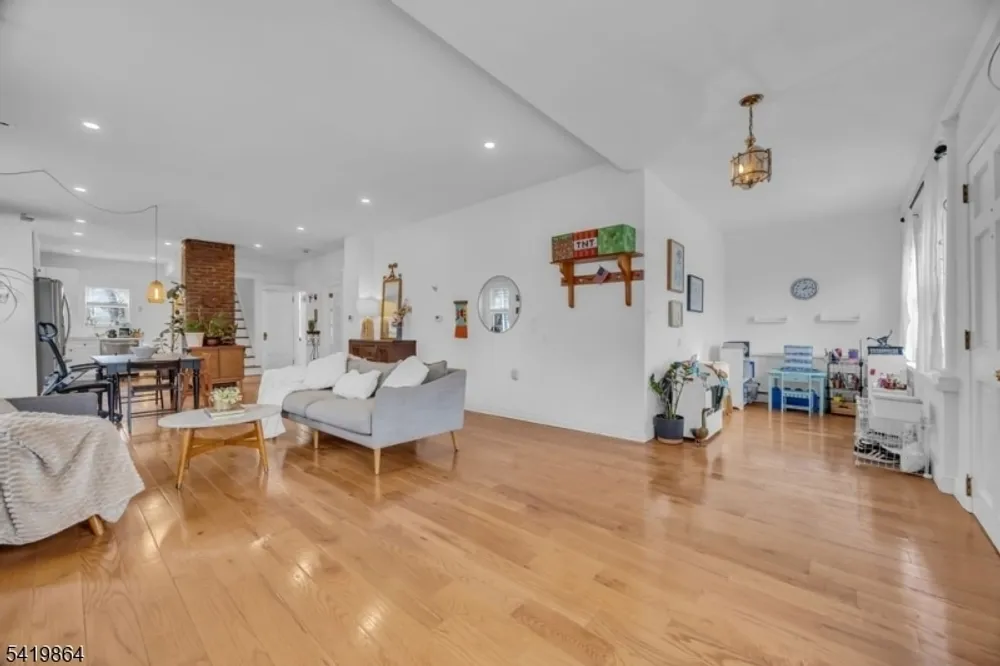 2288 North Ave, Scotch Plains, NJ 07076-4526