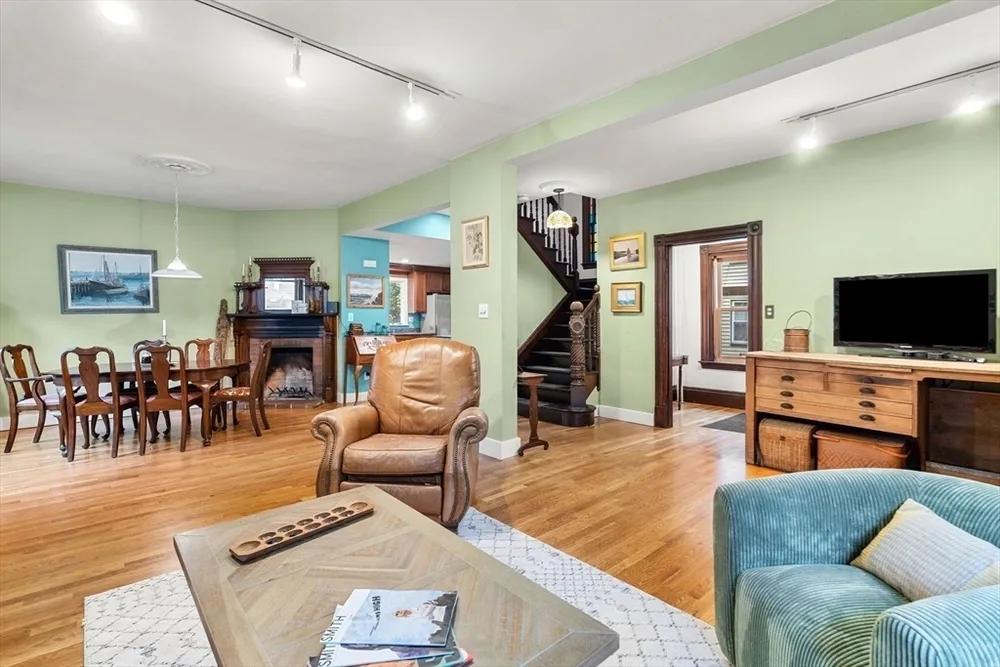67 Maple St, Milton, MA 02186