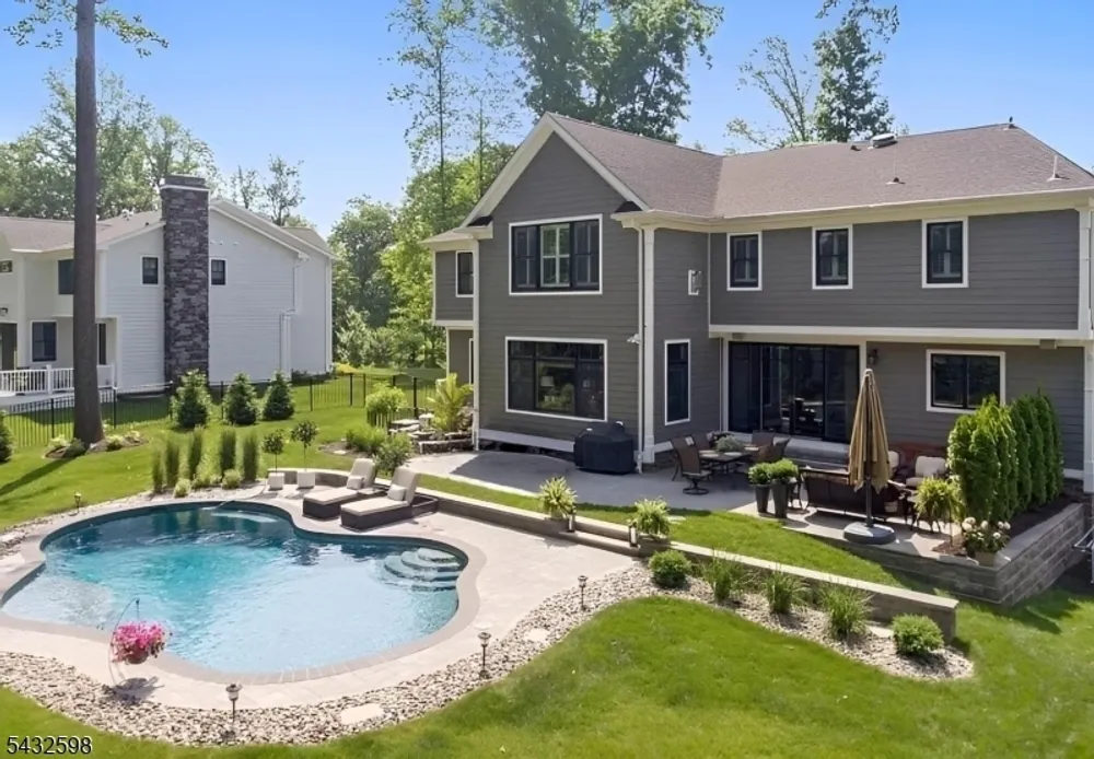 107 Longview Ave, Chatham, NJ 07928