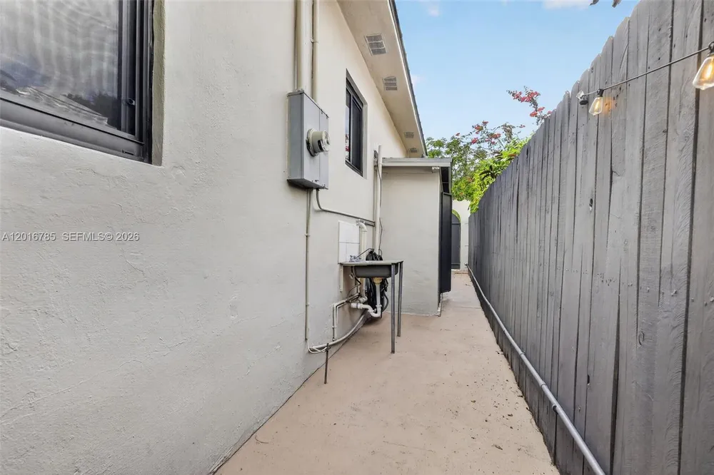 1871 SW 23rd St, Miami, FL 33145
