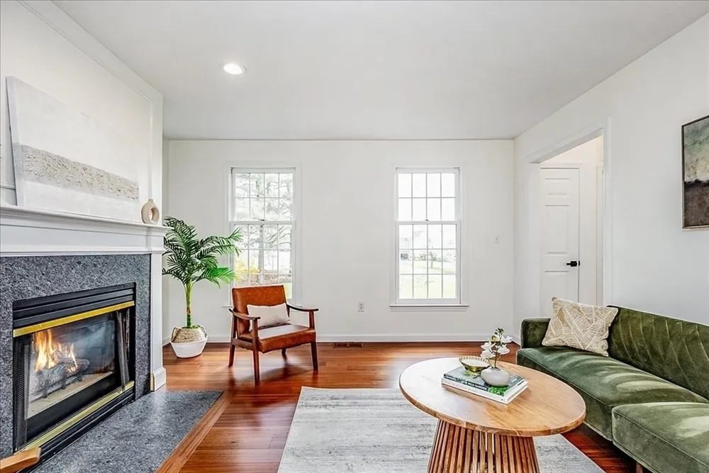 16 Shipley Cir, Westford, MA 01886