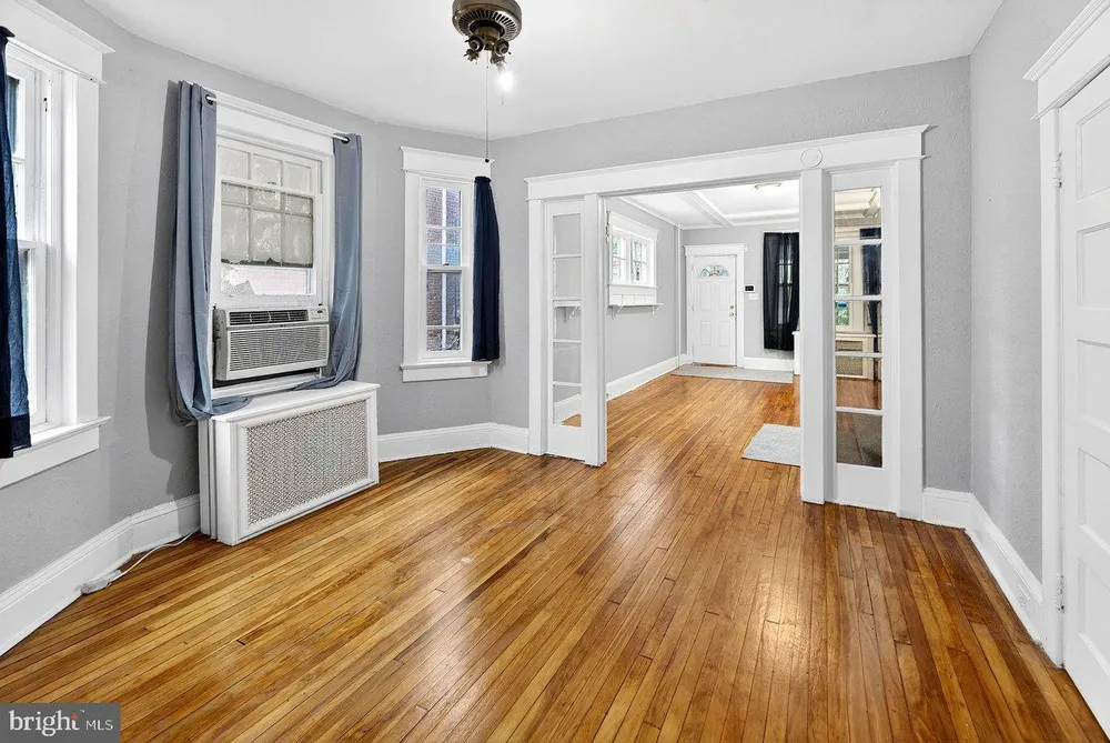 53 Sanhican Dr, Trenton, NJ 08618