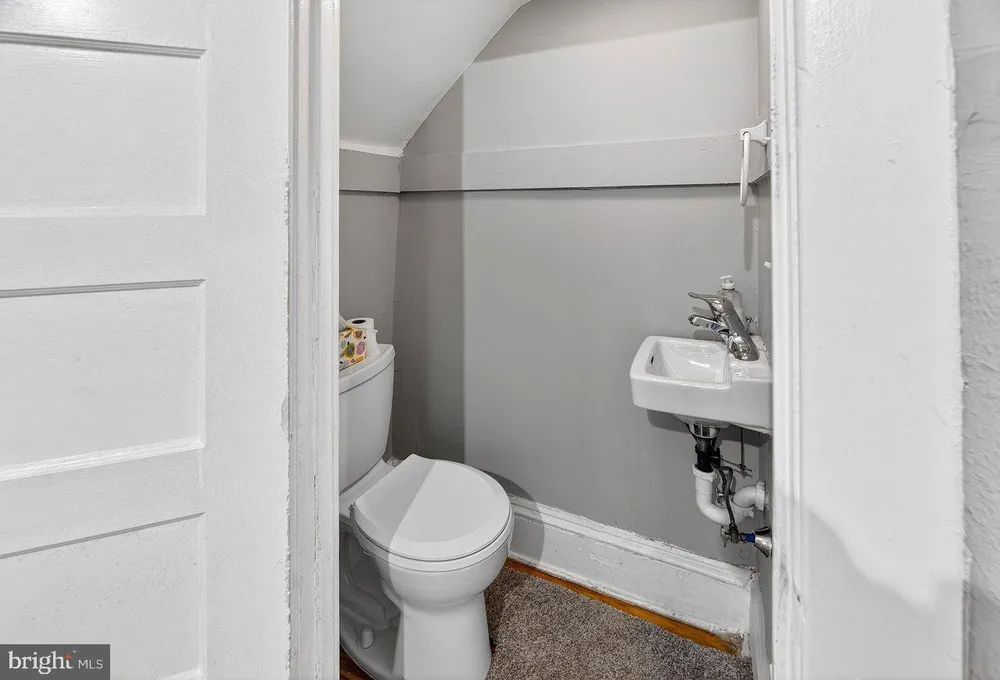 53 Sanhican Dr, Trenton, NJ 08618