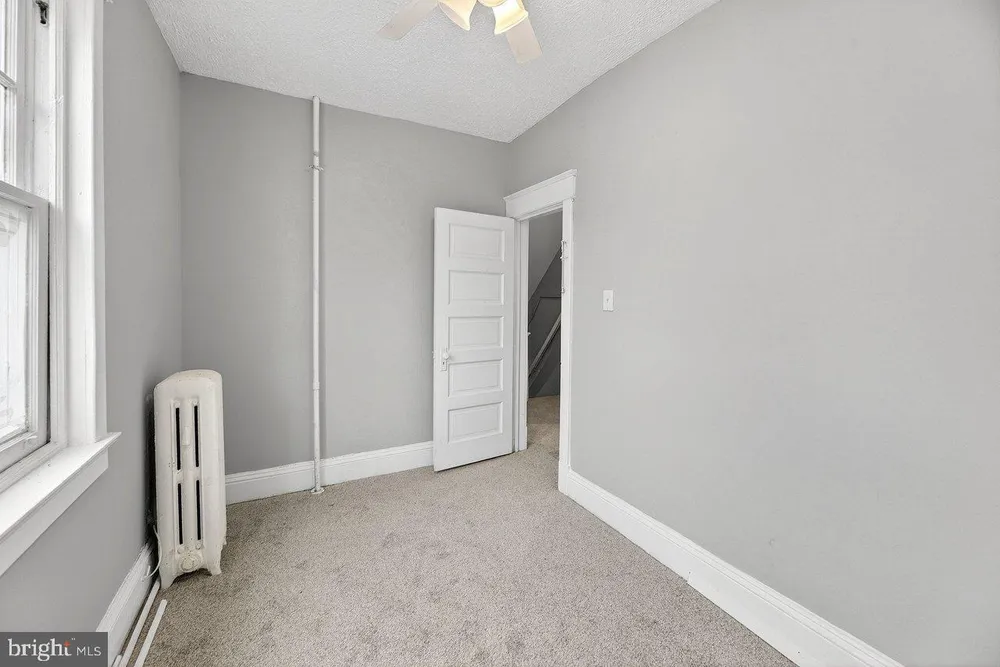 53 Sanhican Dr, Trenton, NJ 08618
