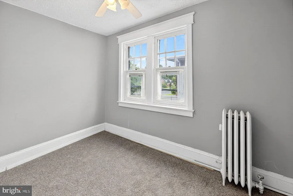 53 Sanhican Dr, Trenton, NJ 08618