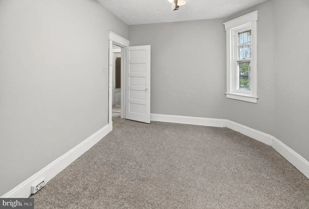 53 Sanhican Dr, Trenton, NJ 08618