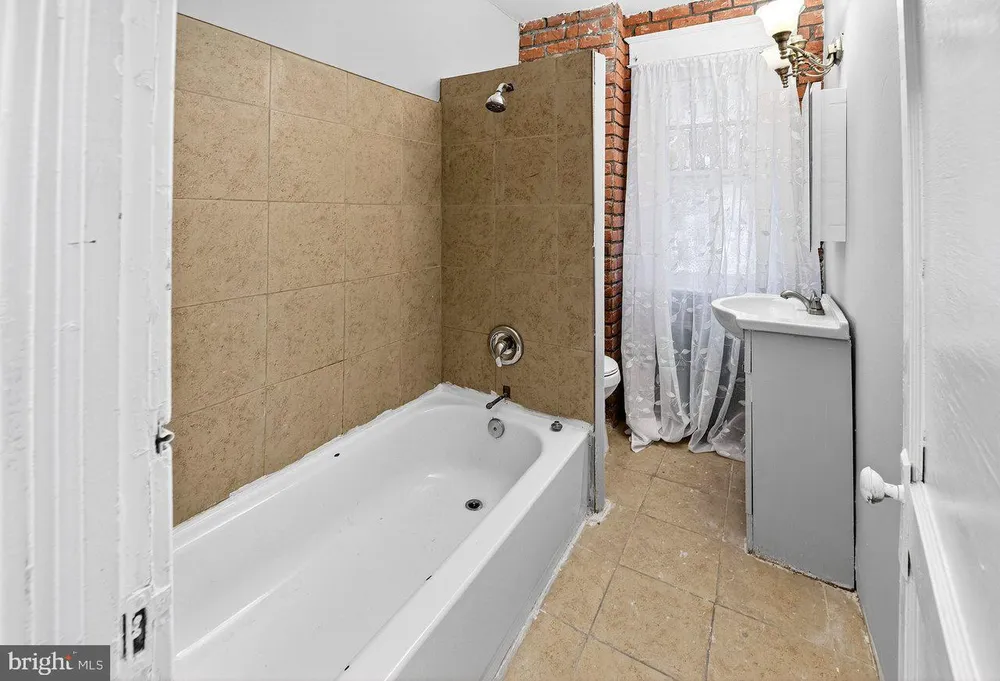 53 Sanhican Dr, Trenton, NJ 08618