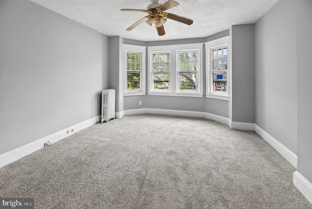 53 Sanhican Dr, Trenton, NJ 08618