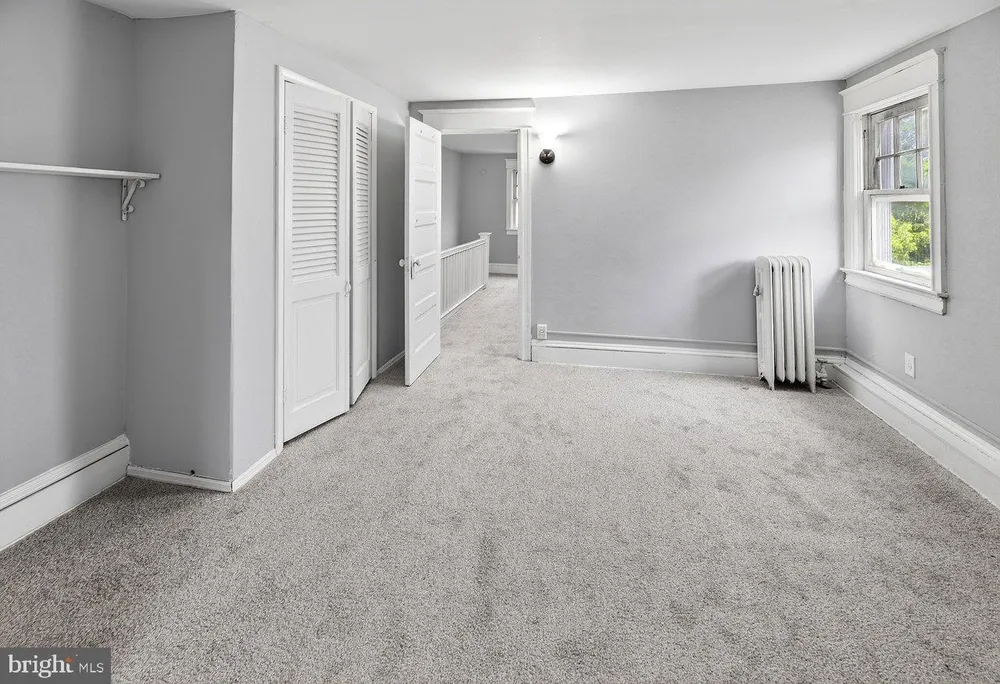 53 Sanhican Dr, Trenton, NJ 08618