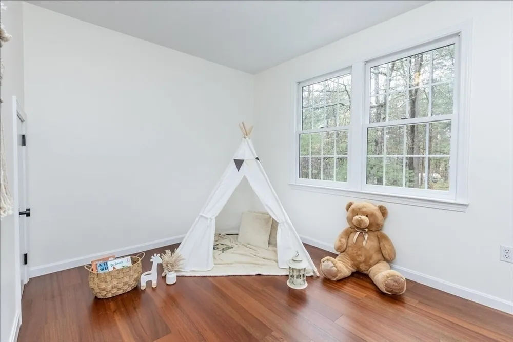 16 Shipley Cir, Westford, MA 01886