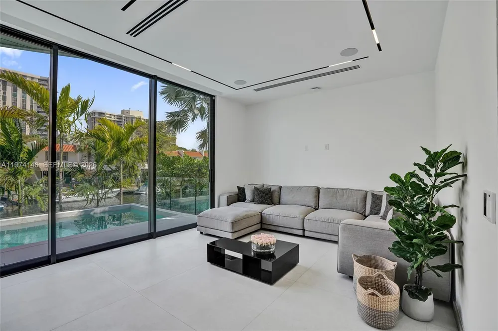 1379 NE 104th St, Miami Shores, FL 33138