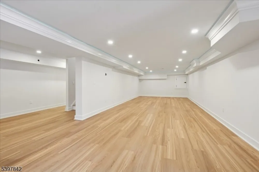 32 Felch Rd, Florham Park, NJ 07932
