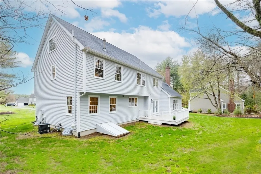 16 Shipley Cir, Westford, MA 01886
