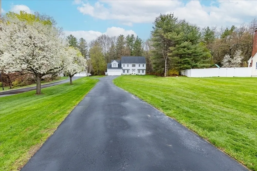 16 Shipley Cir, Westford, MA 01886