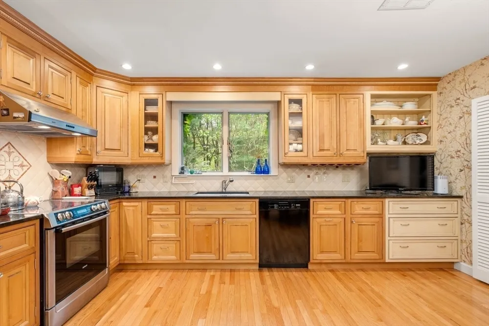 58 Donna Rd, Newton, MA 02459