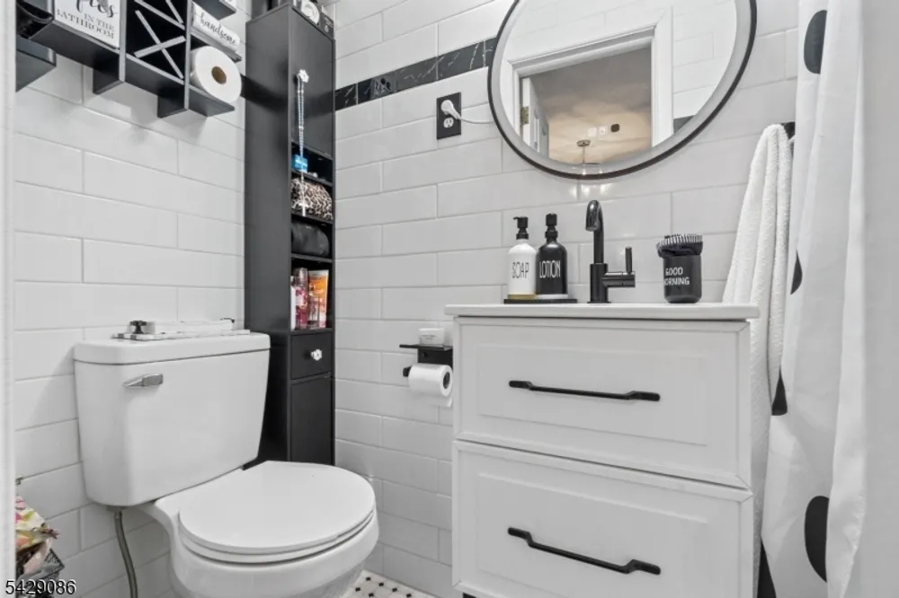 65 Miller Ave, Elmwood Park, NJ 07407