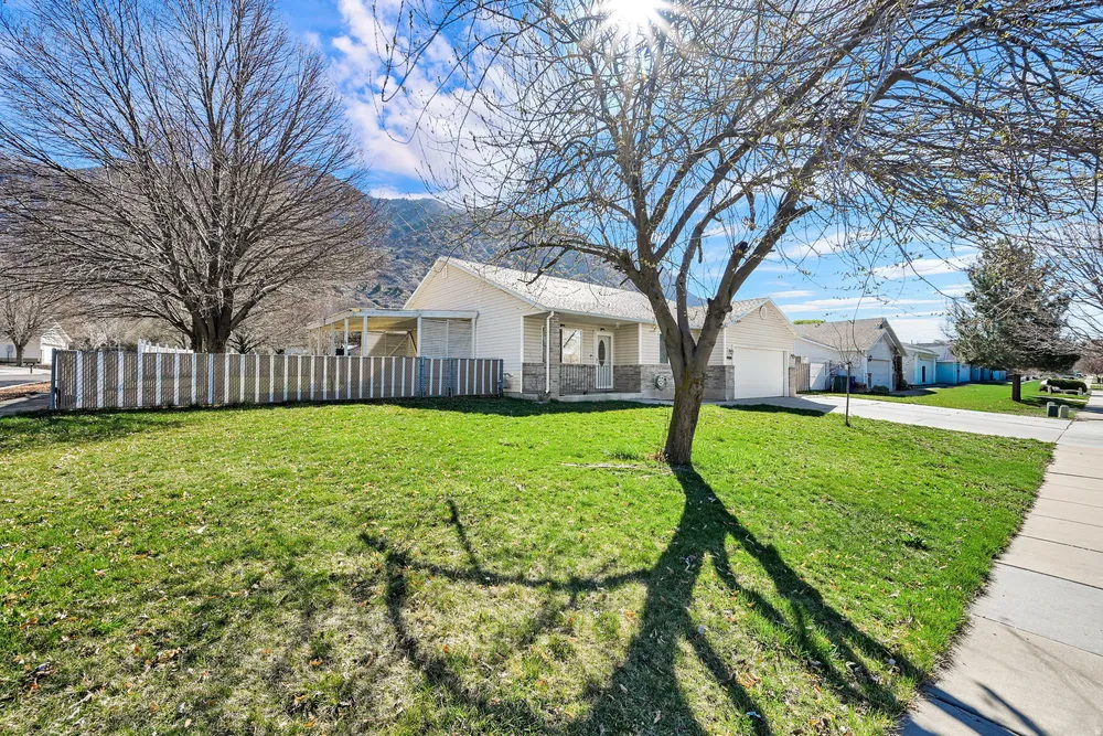 1466 N Lewis Peak Dr, Ogden, UT 84404